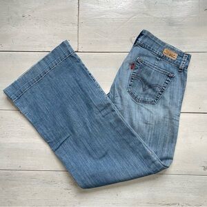 Levi's Women’s Light Wash Wide Flare Leg Jeans Size 4 Medium Vtg Retro Classic
